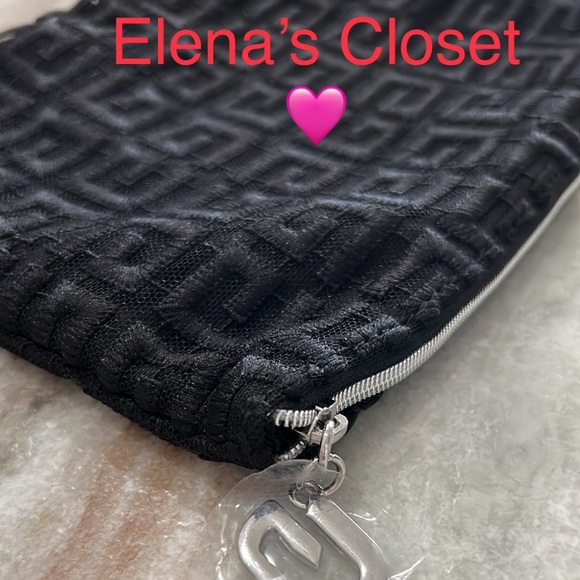 NEW GIVENCHY CLUTCH POUCH - Picture 3 of 7